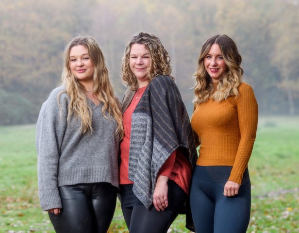 family portrait photoshoot with autumn colours