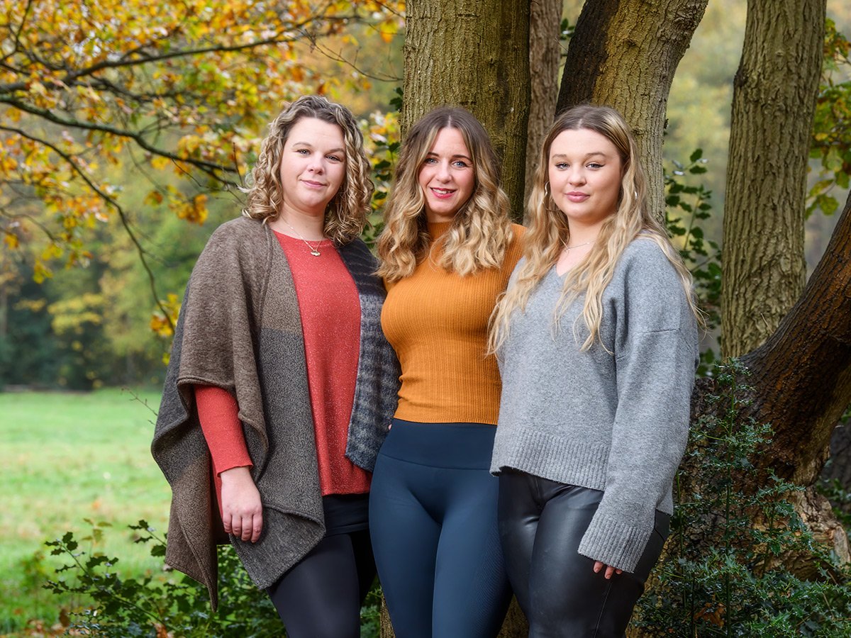 Read more about the article Outdoor family portraits with autumn colours