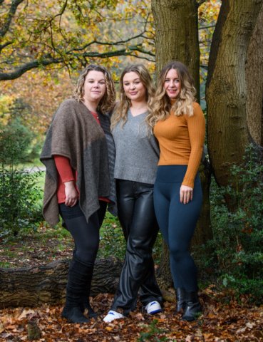 family portrait photoshoot with autumn colours