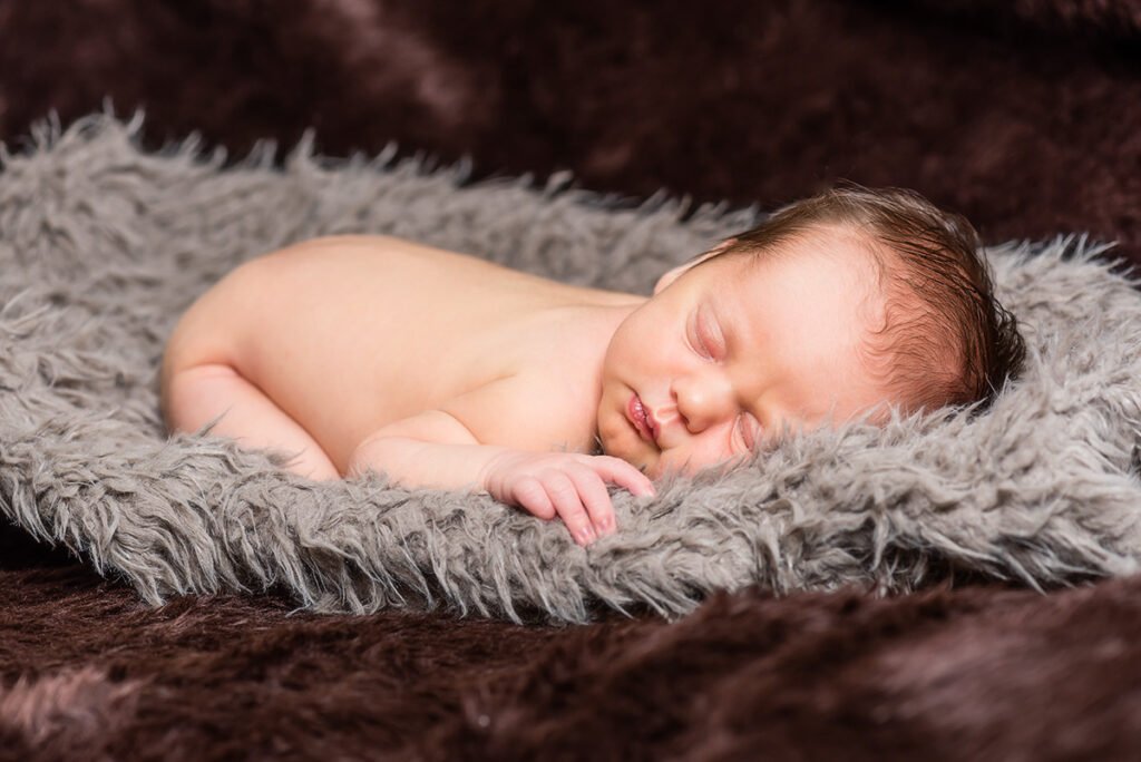 newborn photoshoot, cute baby fast asleep